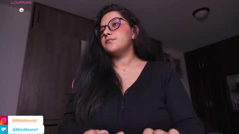 Snapshot of missmoonn chatting on 10.27.25 MissMoon online show from 10.27.25