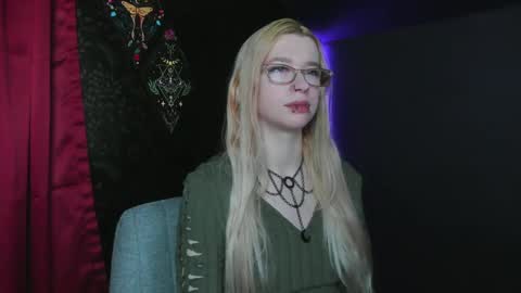 Snapshot of missnikkivill chatting on 02.11.25 Mistress Nikki Vill online show from 02.11.25