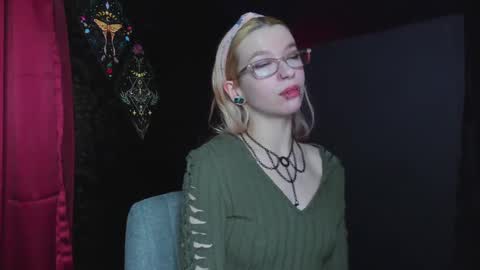 Snapshot of missnikkivill chatting on 02.12.25 Mistress Nikki Vill online show from 02.12.25