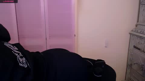 Snapshot of missoliviaa_ chatting on 12.21.24 Olivia online show from 12.21.24