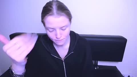 Snapshot of missoliviaa_ chatting on 02.04.25 Olivia online show from 02.04.25