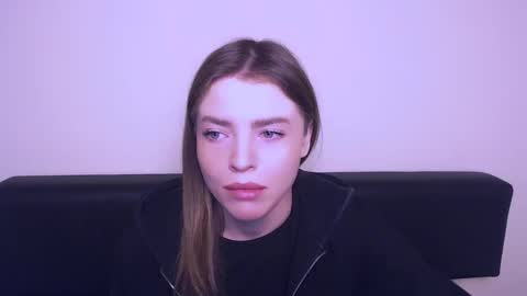 Snapshot of missoliviaa_ chatting on 02.19.25 Olivia online show from 02.19.25