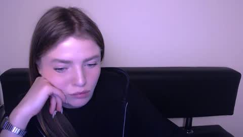 Snapshot of missoliviaa_ chatting on 02.19.25 Olivia online show from 02.19.25