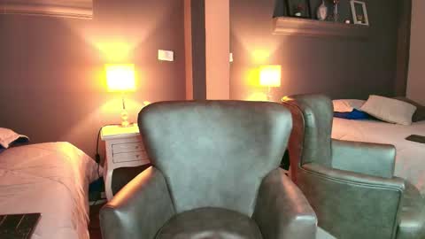 Snapshot of missparis__ chatting on 11.29.25 missparis__ online show from 11.29.25