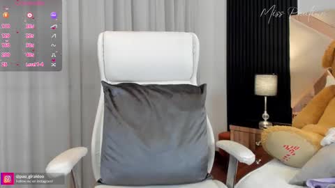 Pau Giraldo online show from 02.20.25