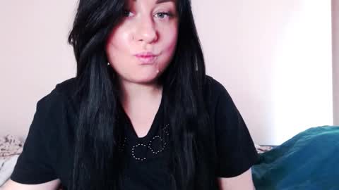 Snapshot of missqueen1416 chatting on 10.31.25 Missqueen1416 online show from 10.31.25