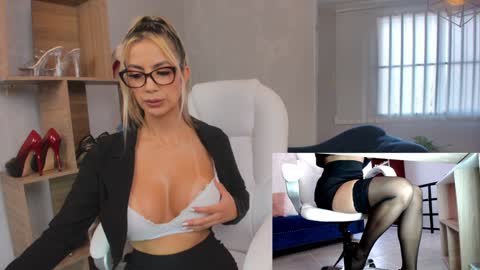 Snapshot of missrhodes1 chatting on 01.21.25 Miss Rhodes online show from 01.21.25