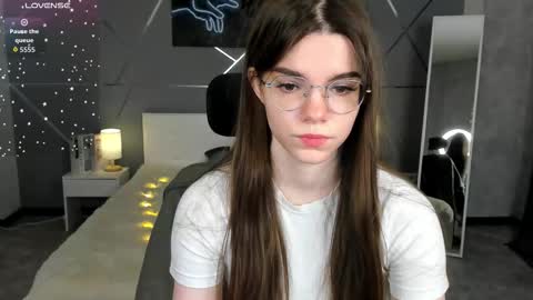 Snapshot of misss_evelyne chatting on 12.18.25 misss_evelyne online show from 12.18.25