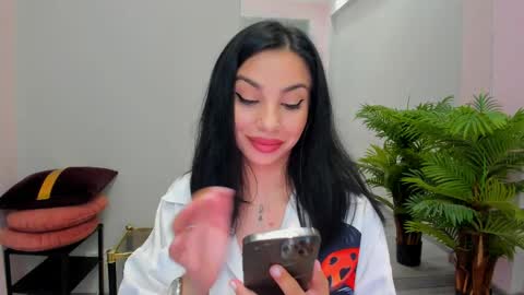 Sienna online show from 04.03.26