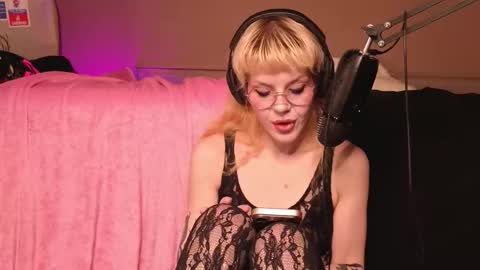 Snapshot of misstaco chatting on 12.17.25 Tacodeluxe online show from 12.17.25