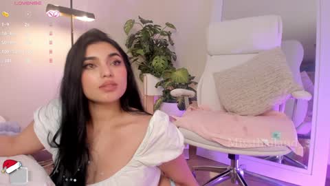 Snapshot of missthailand_ chatting on 01.08.25 Fernanda Davila online show from 01.08.25