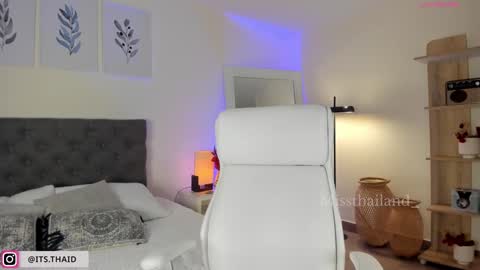 Snapshot of missthailand_ chatting on 02.05.25 Fernanda Davila online show from 02.05.25