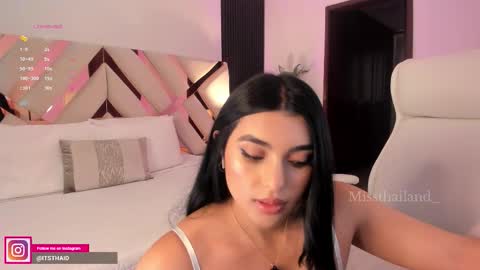 Snapshot of missthailand_ chatting on 11.21.25 Fernanda Davila online show from 11.21.25