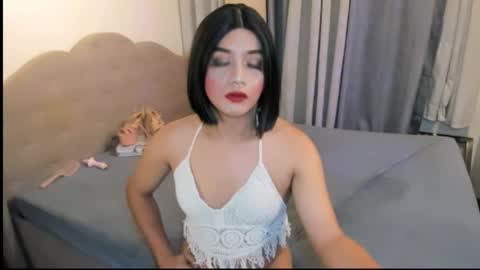 K Y R I E  online show from 10.13.25