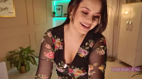 Snapshot of missvale_ chatting on 09.30.25 Valentina online show from 09.30.25