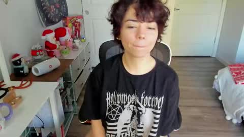 V Nessa online show from 11.30.25