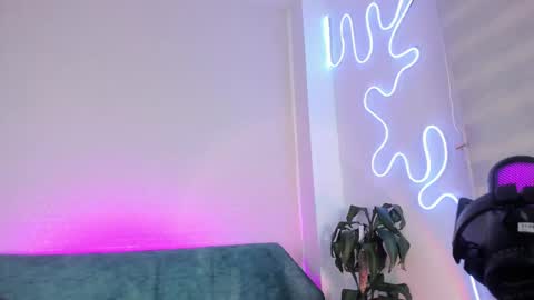 Pau OFmissweetpeach online show from 09.16.25