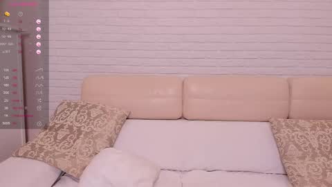 Snapshot of missxcaprice chatting on 10.07.25 missxcaprice online show from 10.07.25