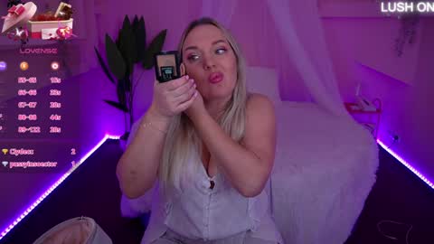Snapshot of missyymartinezz chatting on 01.29.25 Amely online show from 01.29.25