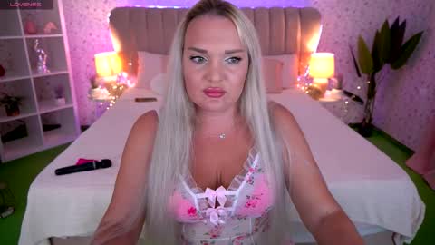 Snapshot of missyymartinezz chatting on 09.17.25 Amely online show from 09.17.25