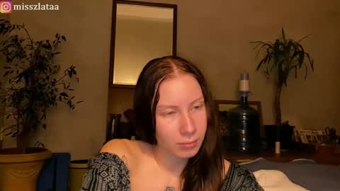 Snapshot of misszlataa chatting on 11.18.25 Zlata online show from 11.18.25