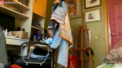 Snapshot of misszlataa chatting on 12.18.25 Zlata online show from 12.18.25