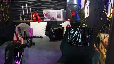 Snapshot of mistress_darsy chatting on 03.16.26 Darsy online show from 03.16.26