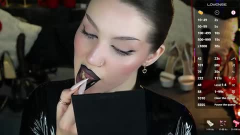 Snapshot of mistress_darsy chatting on 04.11.26 Darsy online show from 04.11.26