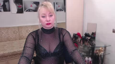 Snapshot of mistress_milfa chatting on 03.12.25 mistress_milfa online show from 03.12.25