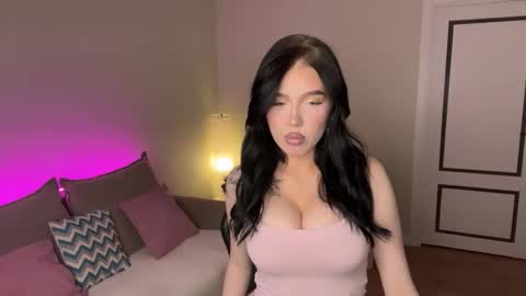 Mia online show from 11.24.25