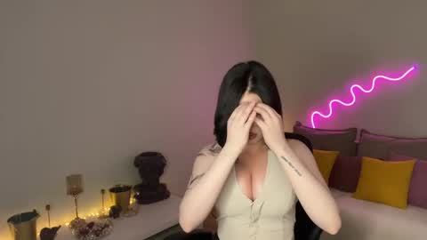 Mia online show from 05.14.26