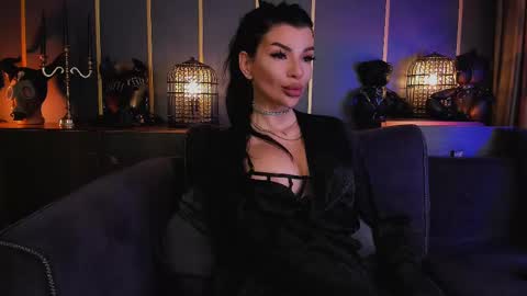 Elenia online show from 03.01.25