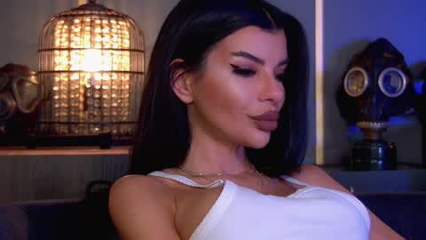 Elenia online show from 10.29.25