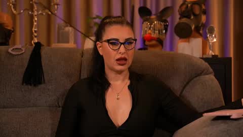 Snapshot of mistresskellykent chatting on 09.11.25 Mistress Kelly online show from 09.11.25