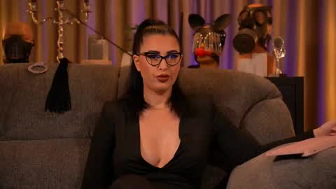 Snapshot of mistresskellykent chatting on 09.13.25 Mistress Kelly online show from 09.13.25