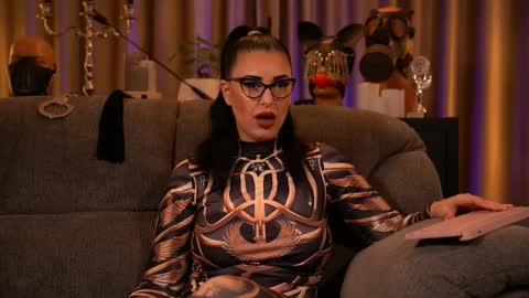 Snapshot of mistresskellykent chatting on 09.29.25 Mistress Kelly online show from 09.29.25