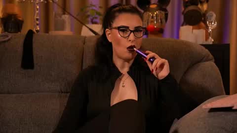 Snapshot of mistresskellykent chatting on 10.27.25 Mistress Kelly online show from 10.27.25