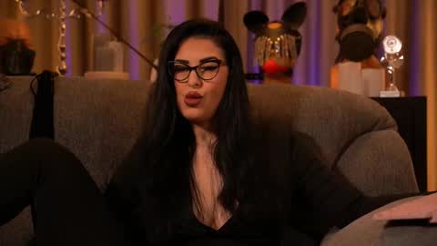 Snapshot of mistresskellykent chatting on 10.31.25 Mistress Kelly online show from 10.31.25