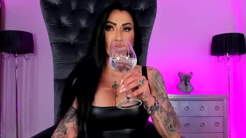Snapshot of mistresskennya chatting on 05.13.26 mistresskennya online show from 05.13.26