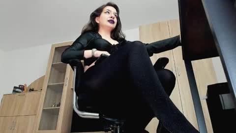 YourGoddessM online show from 04.04.26