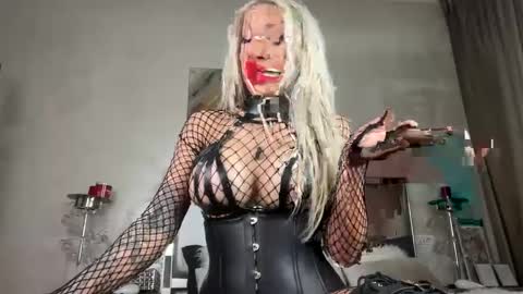 Snapshot of mistresssaida chatting on 02.26.25 Mistress Saida online show from 02.26.25