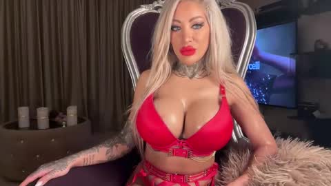 Snapshot of mistresssaida chatting on 06.10.26 Mistress Saida online show from 06.10.26