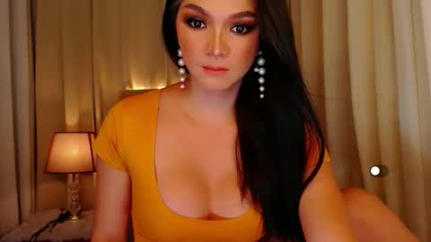 Snapshot of mistressseductionleah chatting on 04.17.26 Leah online show from 04.17.26