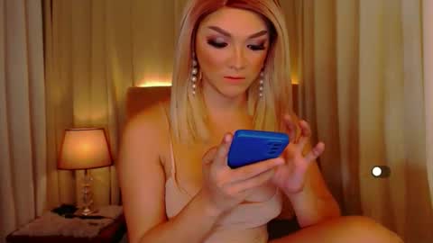 Snapshot of mistressseductionleah chatting on 05.11.26 Leah online show from 05.11.26