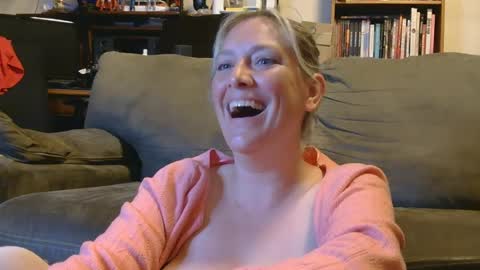 Snapshot of mistymountains96 chatting on 06.15.26 Misty Mountains online show from 06.15.26