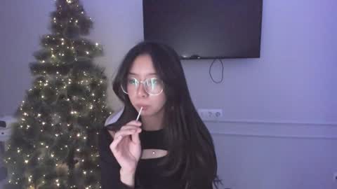 Snapshot of miwa_kasumi chatting on 12.23.24 MIa online show from 12.23.24