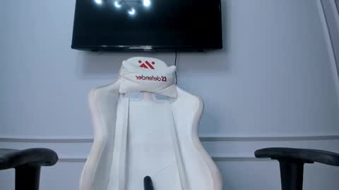 Snapshot of miwa_kasumi chatting on 02.10.25 MIa online show from 02.10.25