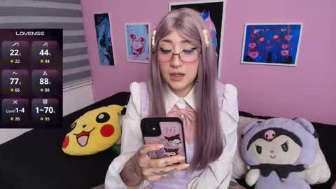 Snapshot of miwaviolet chatting on 09.22.25 Miwa Violet online show from 09.22.25
