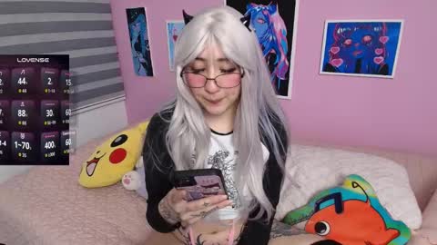 Snapshot of miwaviolet chatting on 09.29.25 Miwa Violet online show from 09.29.25