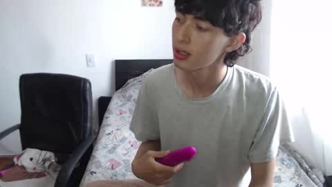 Snapshot of mixipeach chatting on 10.21.25 Naomi and Nekorii online show from 10.21.25